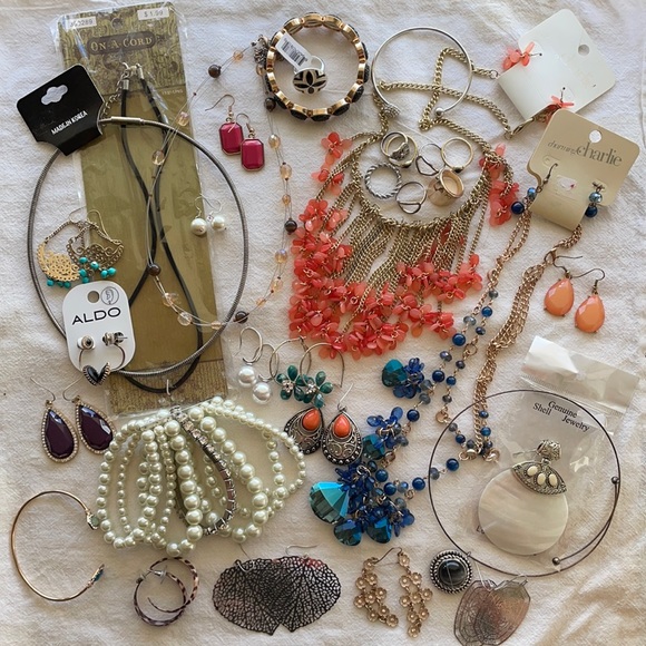 Jewelry - 30 Piece Costume Jewelry Lot